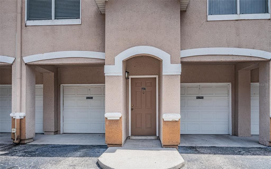 10537 VILLA VIEW CIRCLE TAMPA, FL 33647