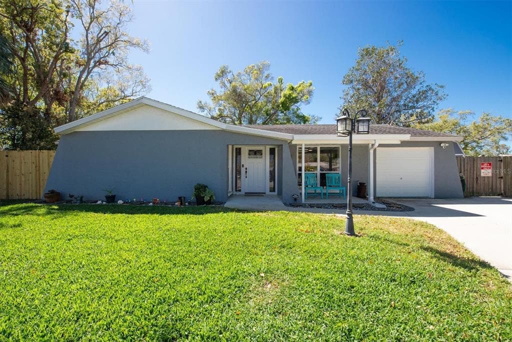 11980 VALENCIA COURT SEMINOLE, FL 33772