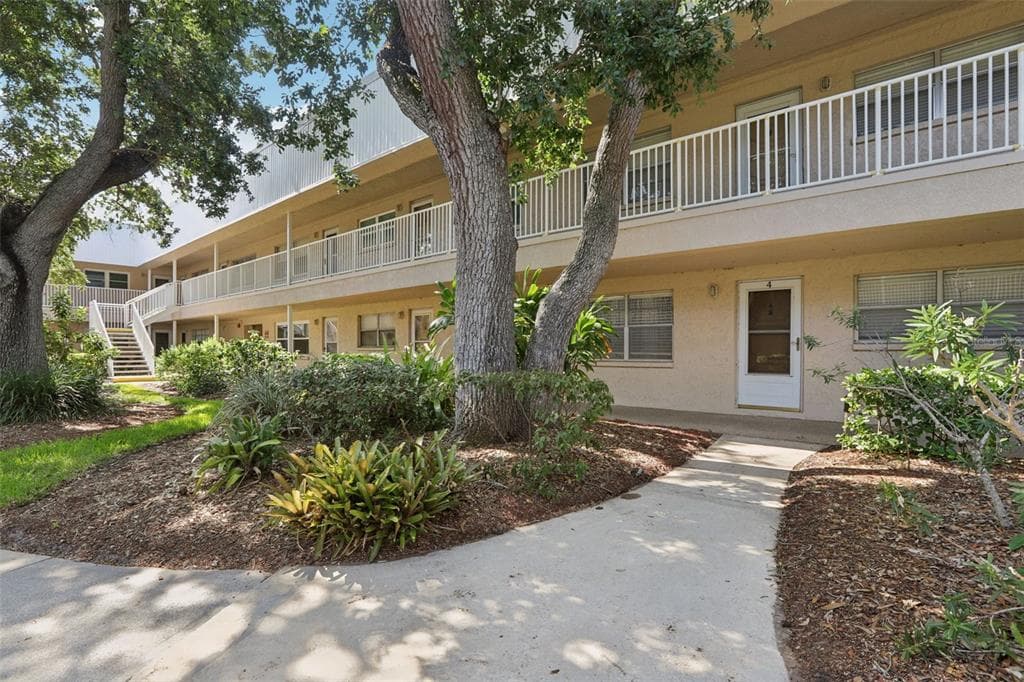 10037 62ND TERRACE UNIT 4 ST PETERSBURG, FL 33708