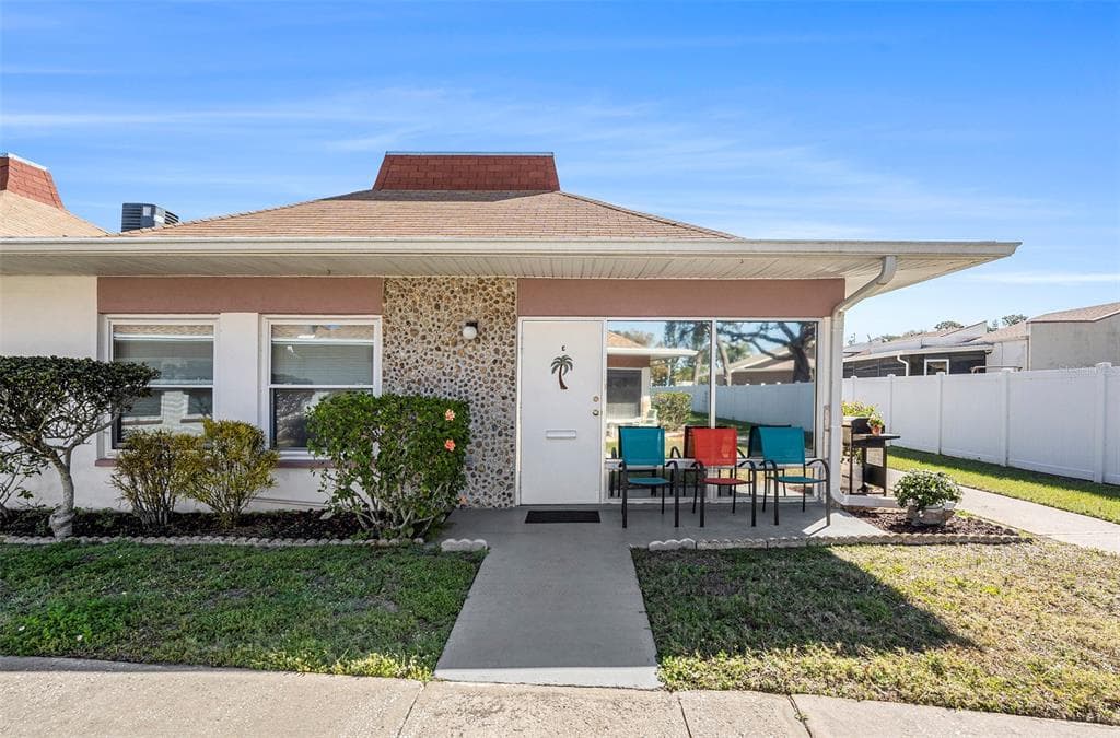4319 TAHITIAN GARDENS CIRCLE UNIT E HOLIDAY, FL 34691