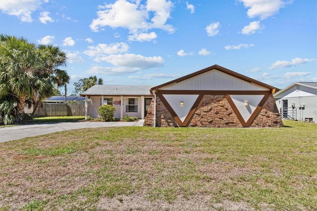 1010 STONEFENCE WAY TARPON SPRINGS, FL 34689