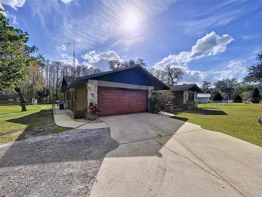 10044 LAKEVIEW DRIVE NEW PORT RICHEY, FL 34654