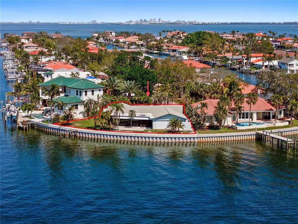 1901 ILLINOIS AVENUE NE ST PETERSBURG, FL 33703