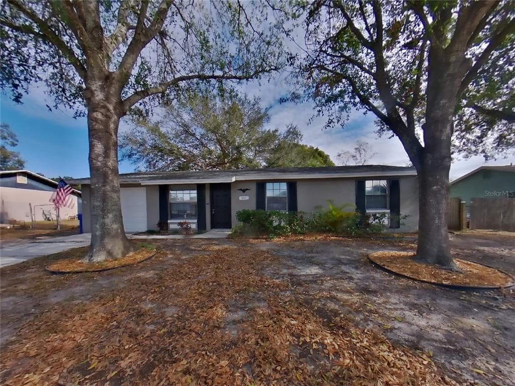 907 BRIARCLIFF DRIVE VALRICO, FL 33594