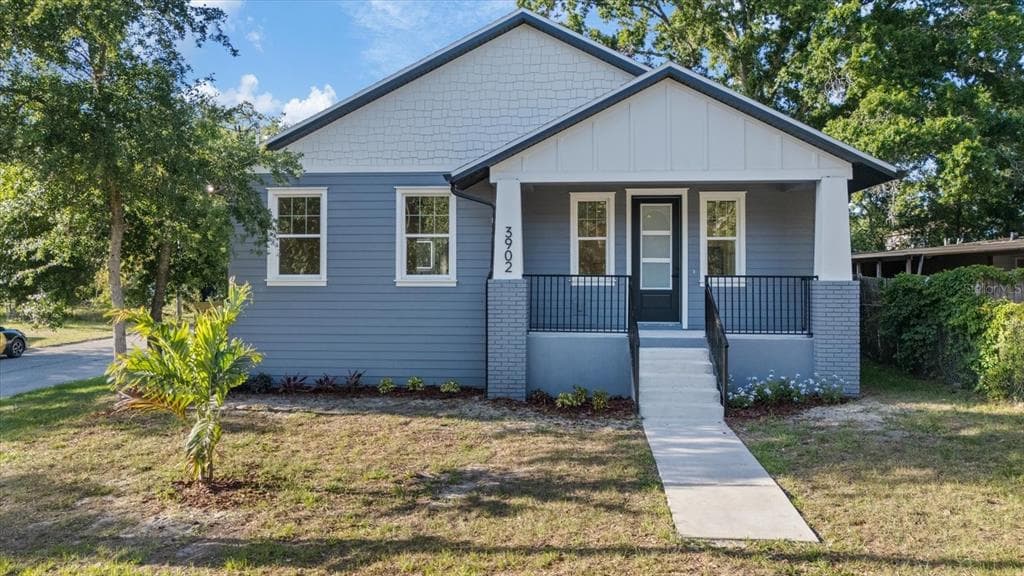 3902 E HENRY AVENUE TAMPA, FL 33610