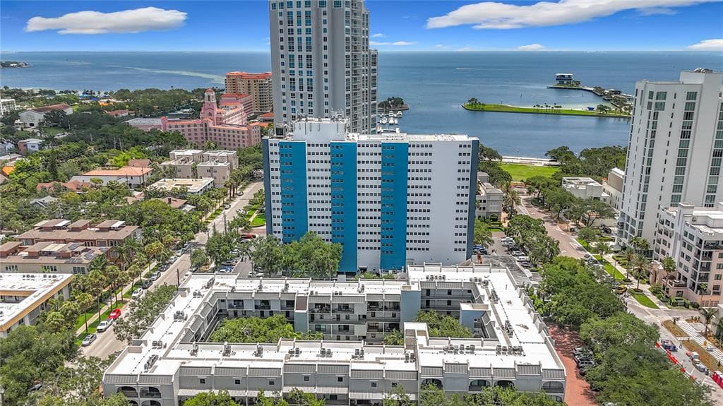 105 4TH AVENUE NE UNIT 501 ST PETERSBURG, FL 33701