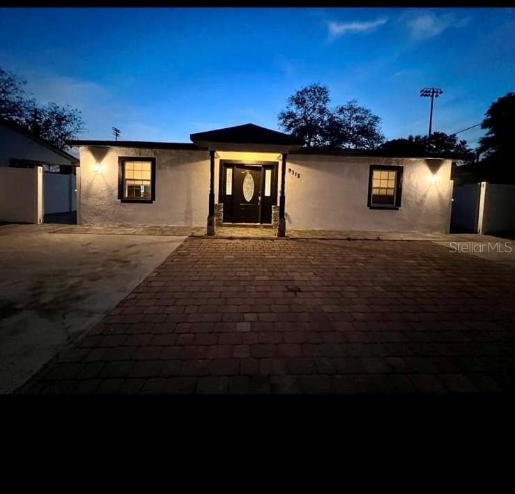 9312 N DARTMOUTH AVENUE TAMPA, FL 33612