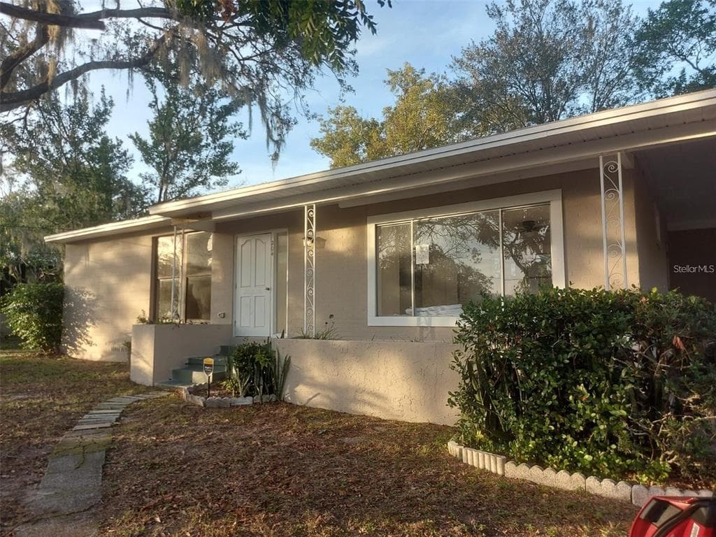 204 REDWOOD AVENUE
