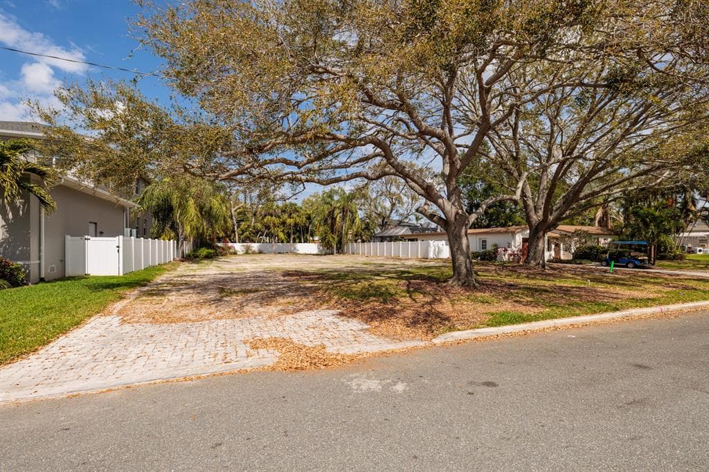 446 RAFAEL BOULEVARD NE ST PETERSBURG, FL 33704