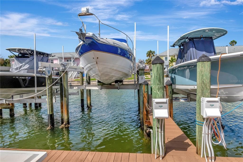 0 COQUINA KEY DRIVE SE UNIT 111SS ST PETERSBURG, FL 33705