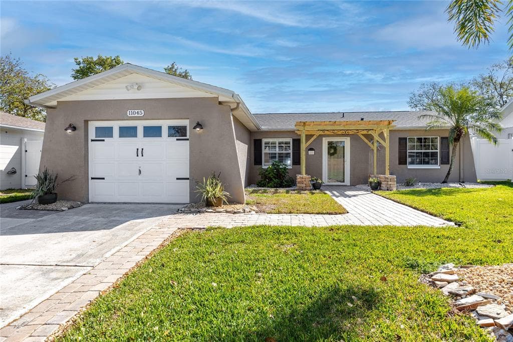 11045 BROADWOOD DRIVE N PINELLAS PARK, FL 33782