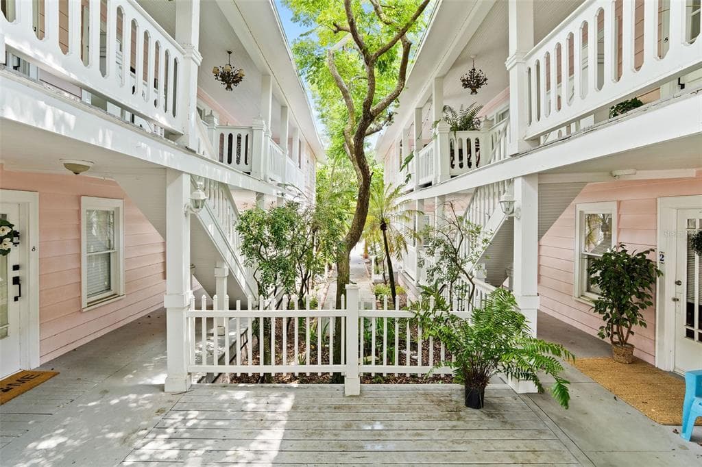 1153 34TH AVENUE N ST PETERSBURG, FL 33704