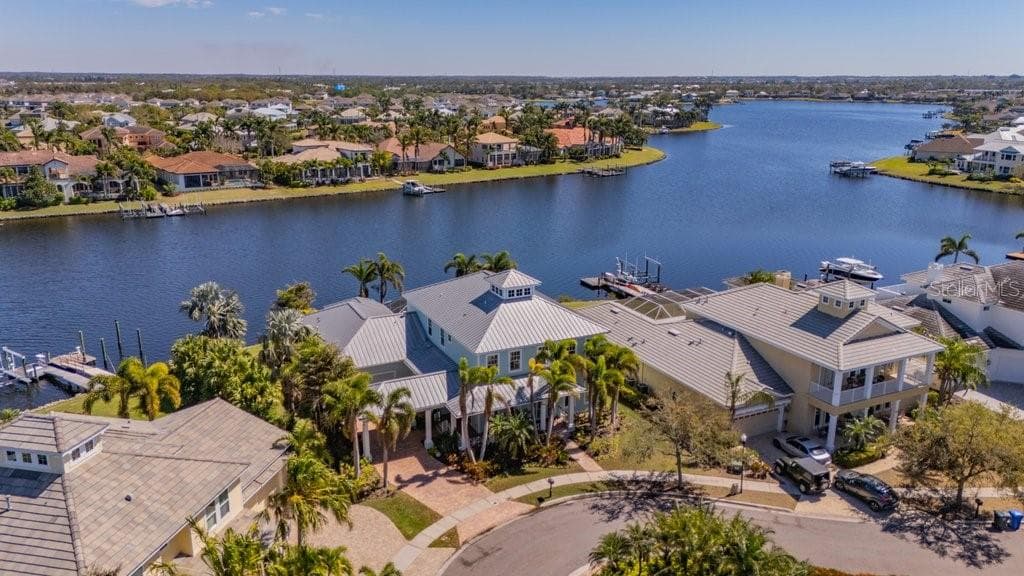 5321 FISHERSOUND LANE APOLLO BEACH, FL 33572