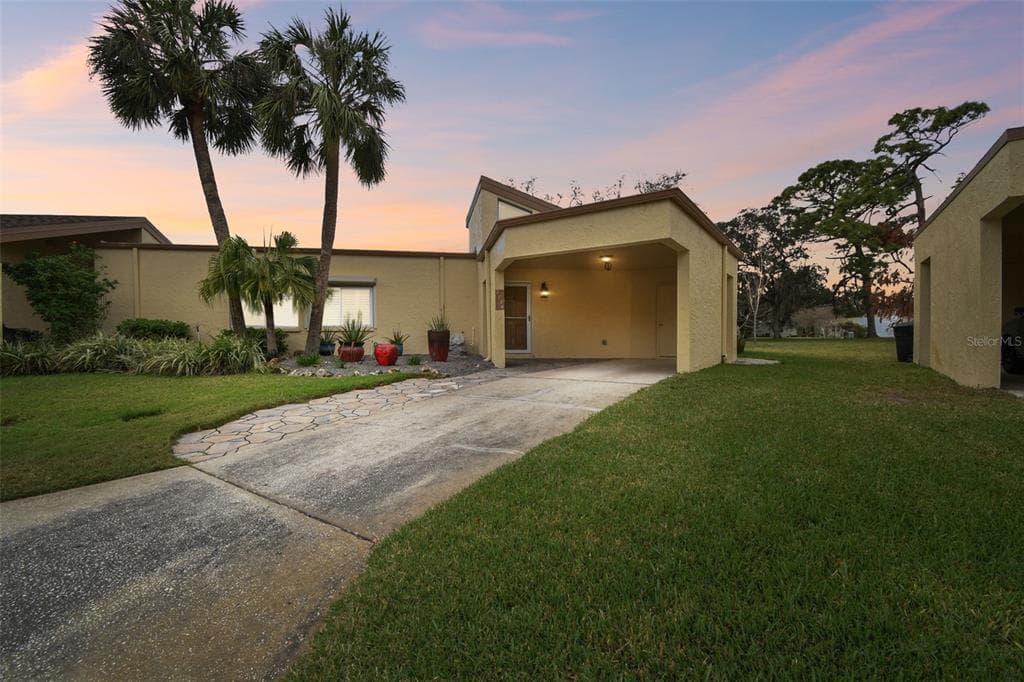 2734 SAND HOLLOW COURT CLEARWATER, FL 33761