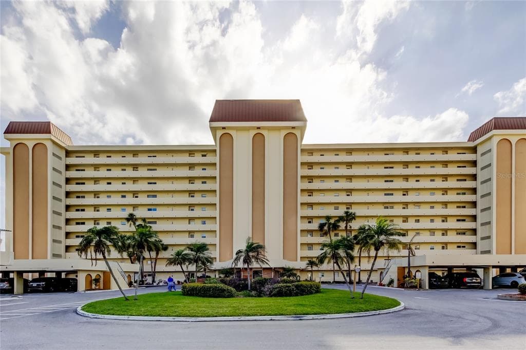 4750 COVE CIRCLE UNIT 604 ST PETERSBURG, FL 33708