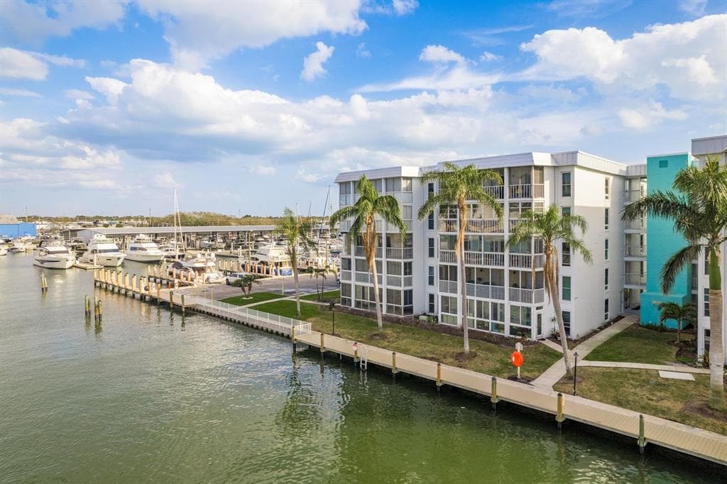 4904 38TH WAY S UNIT 316 ST PETERSBURG, FL 33711