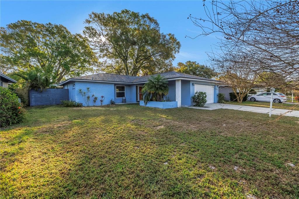 2552 BRAMBLEWOOD DRIVE W