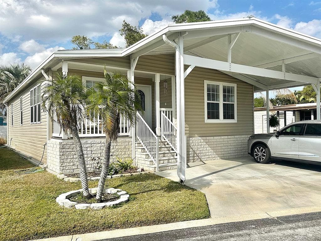 9790 66TH STREET N UNIT 400 PINELLAS PARK, FL 33782