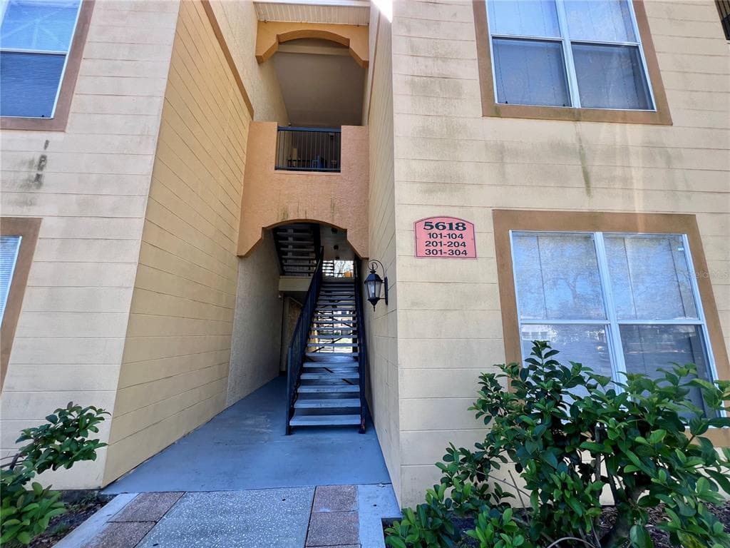 5618 PINNACLE HEIGHTS CIRCLE UNIT 104 TAMPA, FL 33624
