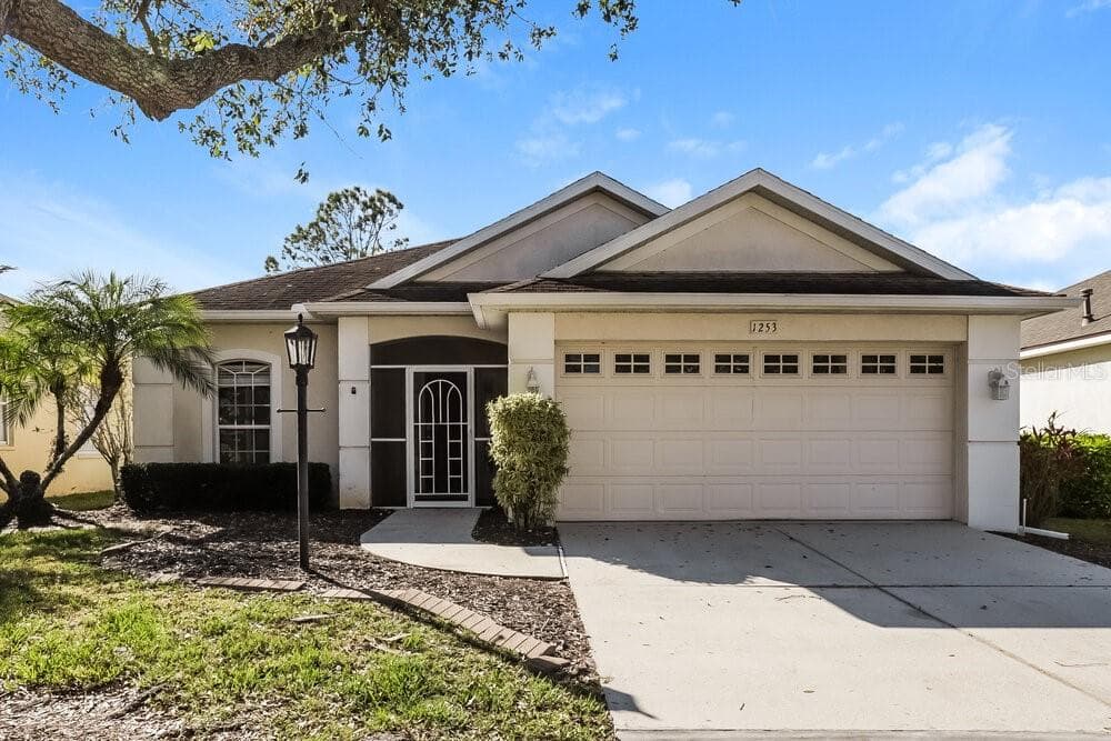 1253 MILLBROOK CIRCLE BRADENTON, FL 34212