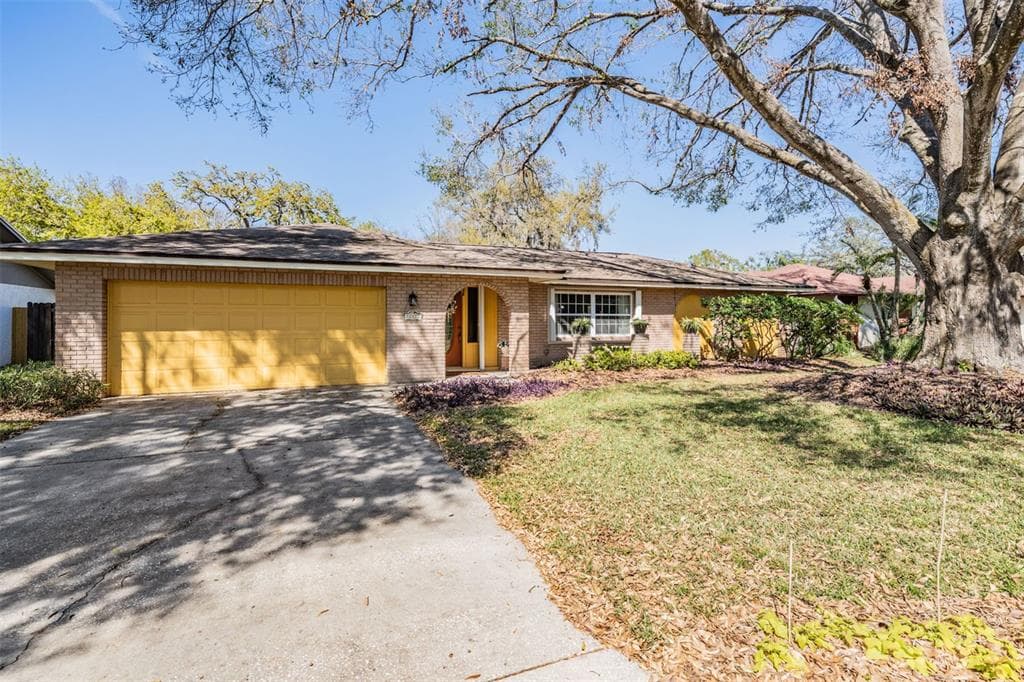 11528 COUNTRY OAKS DRIVE TAMPA, FL 33618