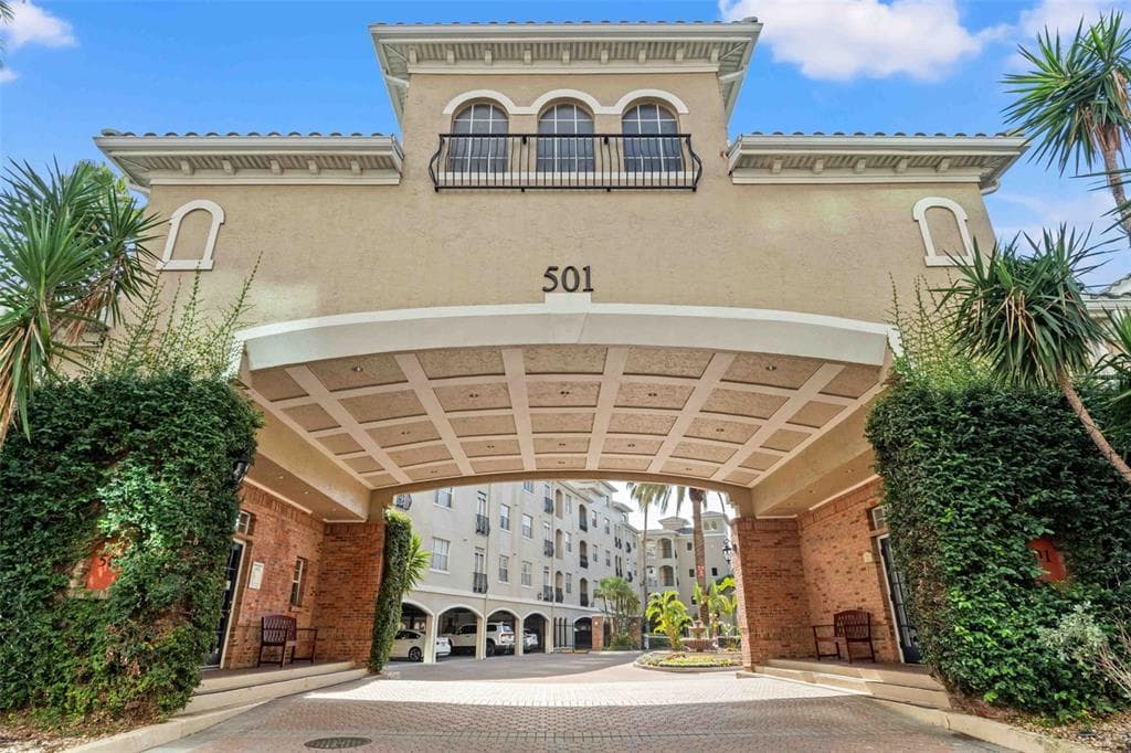 501 KNIGHTS RUN AVENUE UNIT 1217 TAMPA, FL 33602