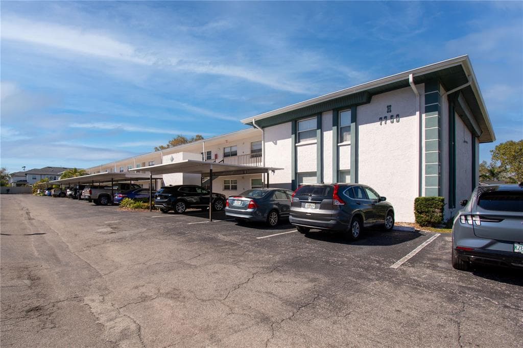 7750 92ND STREET UNIT 103 SEMINOLE, FL 33777