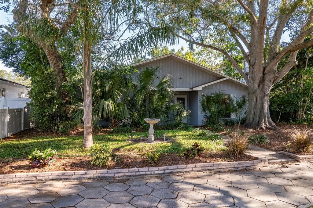 5625 1ST AVENUE N ST PETERSBURG, FL 33710