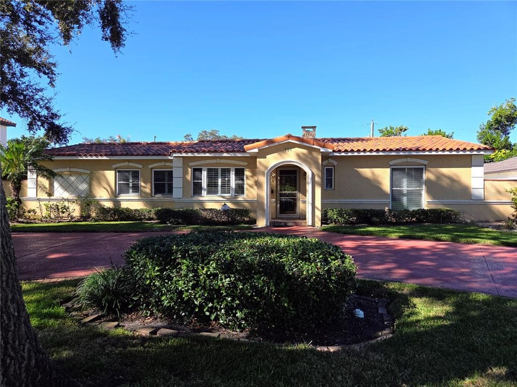 124 GIRALDA BOULEVARD NE ST PETERSBURG, FL 33704