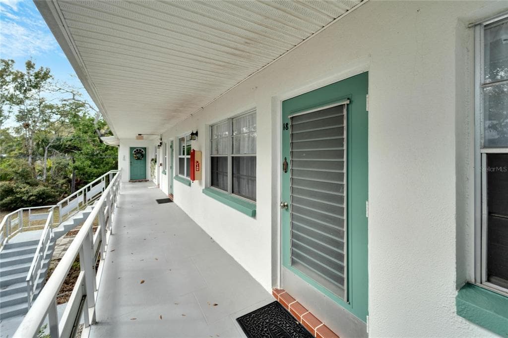 5850 21ST STREET N UNIT 18 ST PETERSBURG, FL 33714
