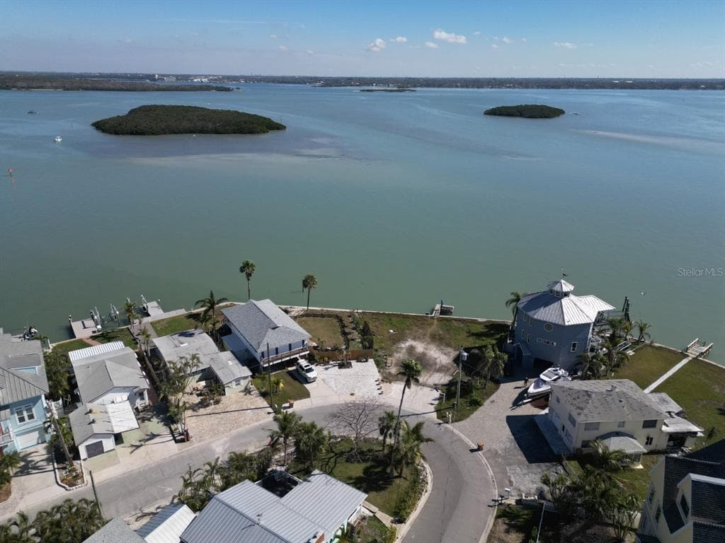 437 BOCA CIEGA DRIVE MADEIRA BEACH, FL 33708