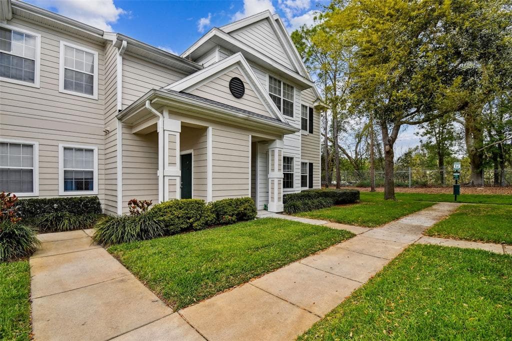 130 SOUTHERN PECAN CIRCLE UNIT 205 WINTER GARDEN, FL 34787