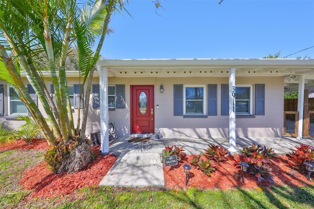 3911 W WALLACE AVENUE TAMPA, FL 33611