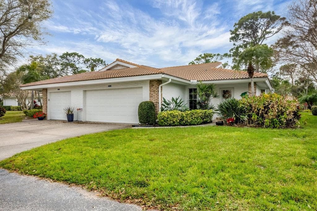 5614 GARDEN LAKES DRIVE BRADENTON, FL 34203