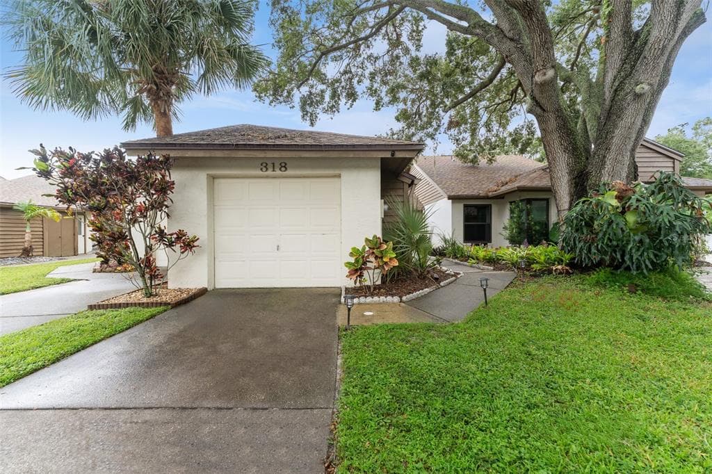 318 PARKSIDE LANE SAFETY HARBOR, FL 34695