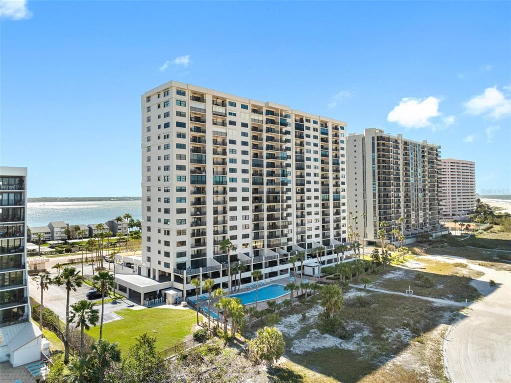 1270 GULF BOULEVARD UNIT 905 CLEARWATER BEACH, FL 33767
