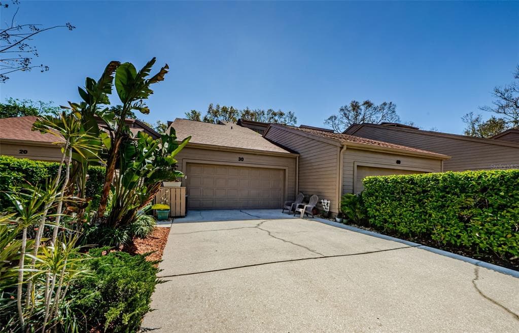 30 WOODRIDGE CIRCLE OLDSMAR, FL 34677