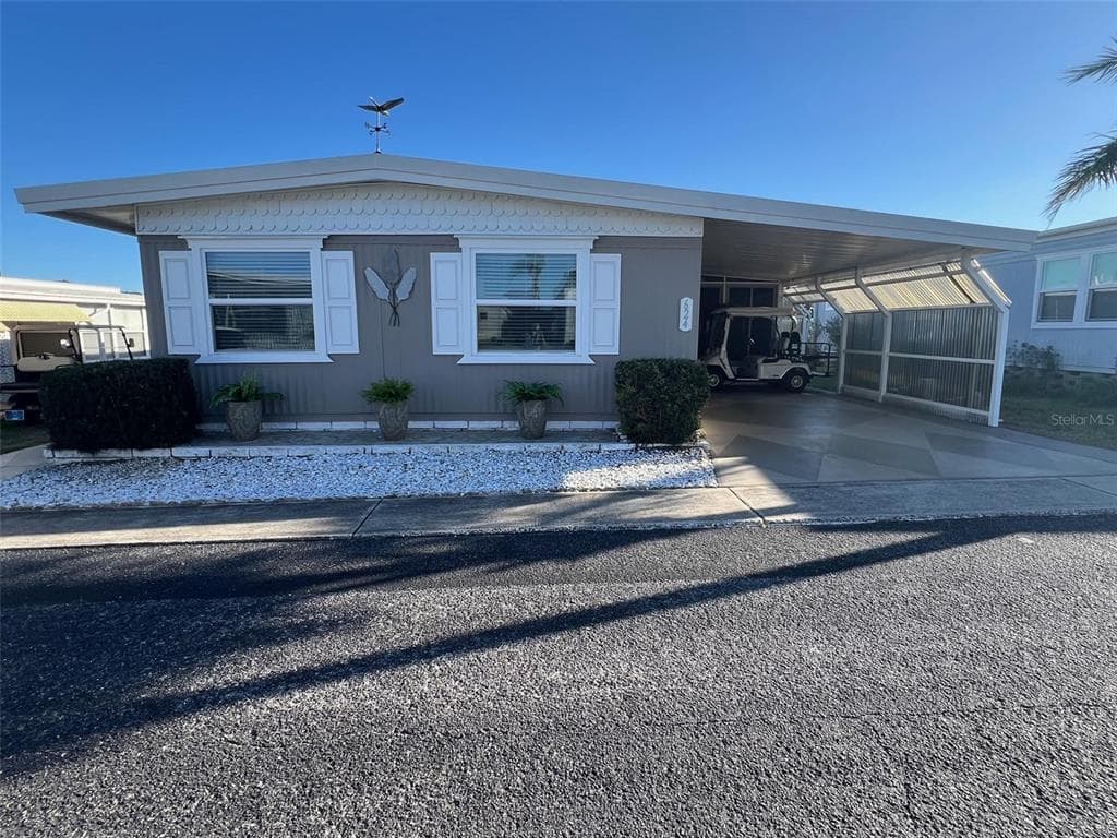 624 QUEEN PALM STREET LARGO, FL 33778