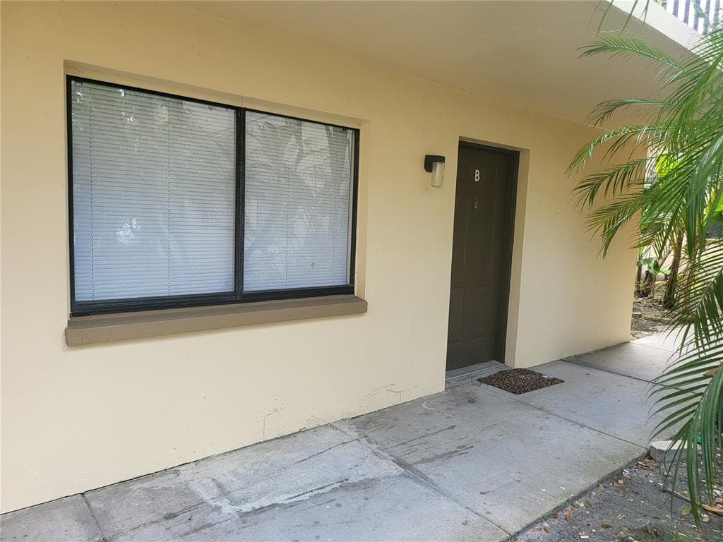 11807 RAINTREE LAKE LANE UNIT B TEMPLE TERRACE, FL 33617