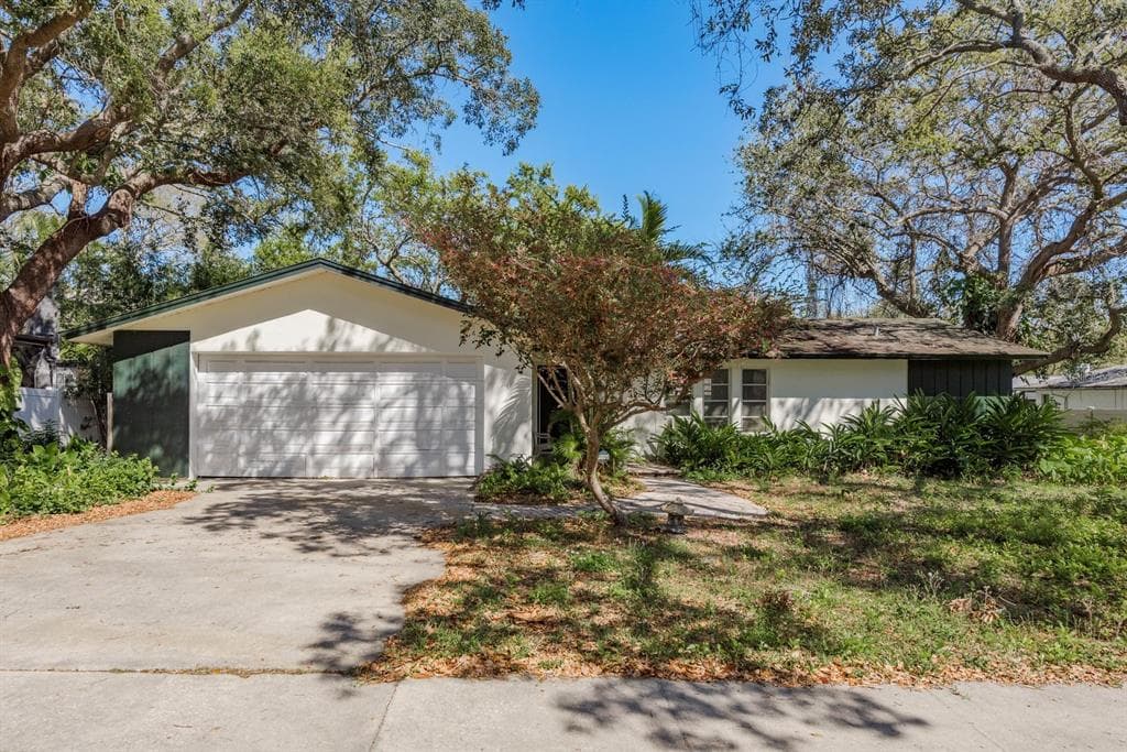 908 HIGHVIEW DRIVE PALM HARBOR, FL 34683