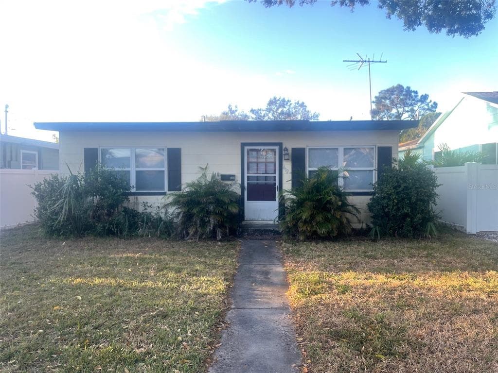 1412 35TH AVENUE N ST PETERSBURG, FL 33704