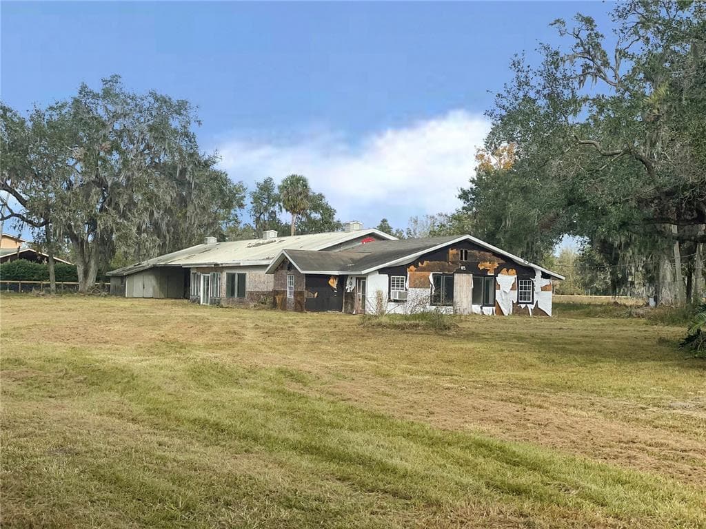 1083 COWART ROAD PLANT CITY, FL 33567