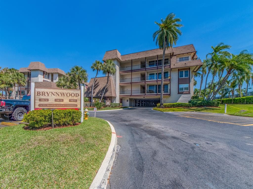 3021 COUNTRYSIDE BOULEVARD UNIT 23A CLEARWATER, FL 33761