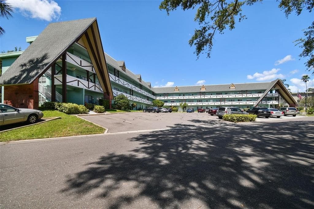 2042 AUSTRALIA WAY W UNIT 6 CLEARWATER, FL 33763