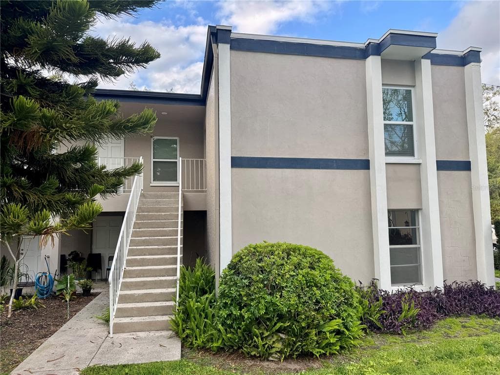165 PICARDY VILLA CIRCLE UNIT 102 BRANDON, FL 33510