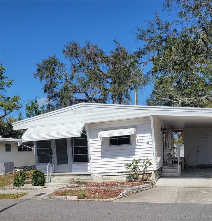 585 SKY HARBOR DRIVE UNIT 121 CLEARWATER, FL 33759