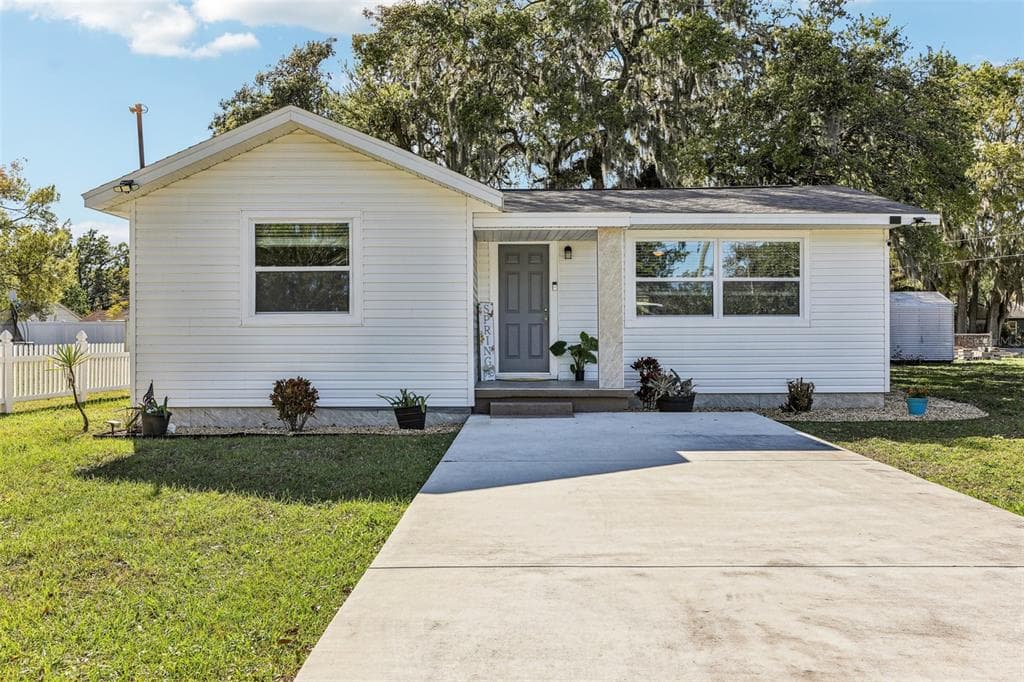1009 CENTER STREET PLANT CITY, FL 33563