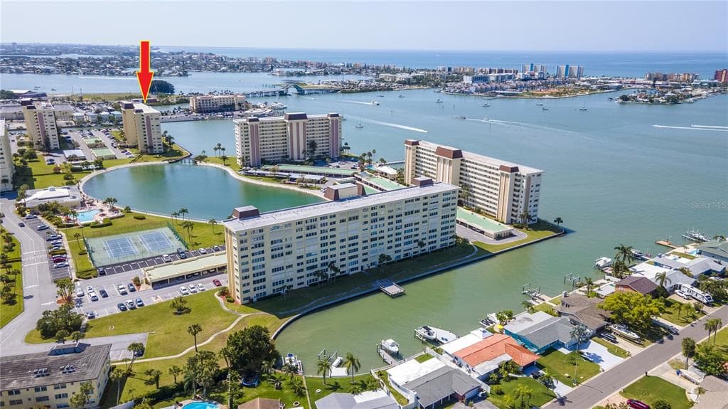 4525 COVE CIRCLE UNIT 304 ST PETERSBURG, FL 33708