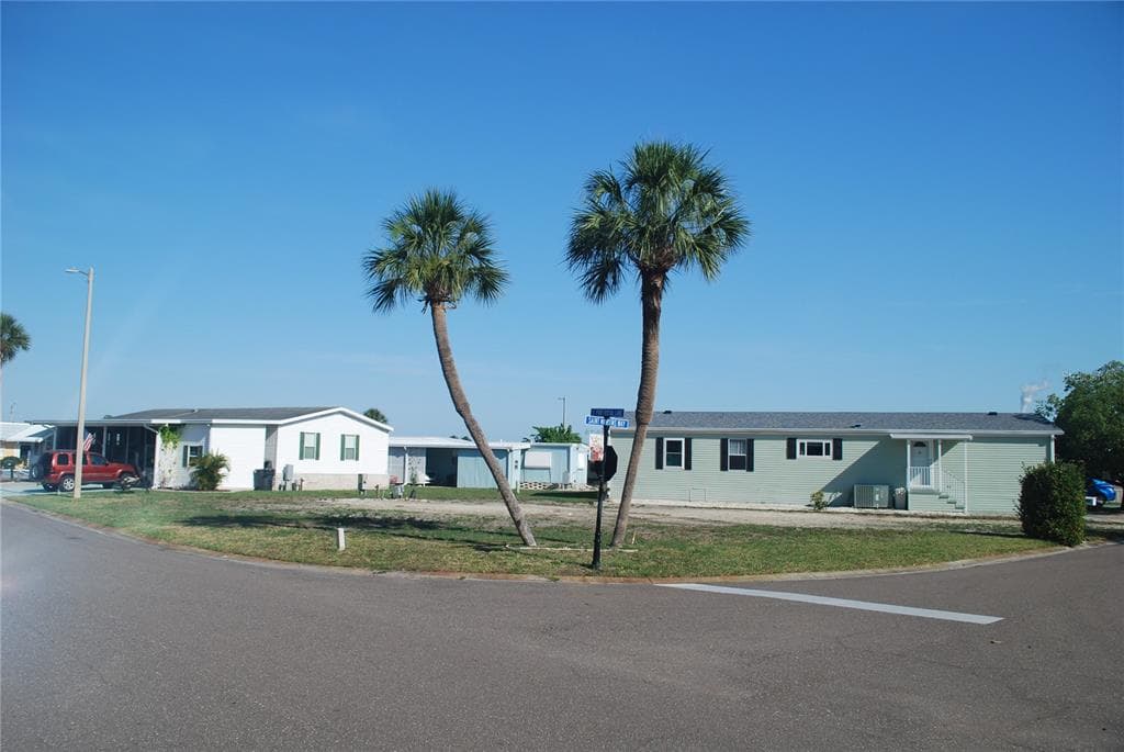 102 SAINT MARTINS WAY APOLLO BEACH, FL 33572