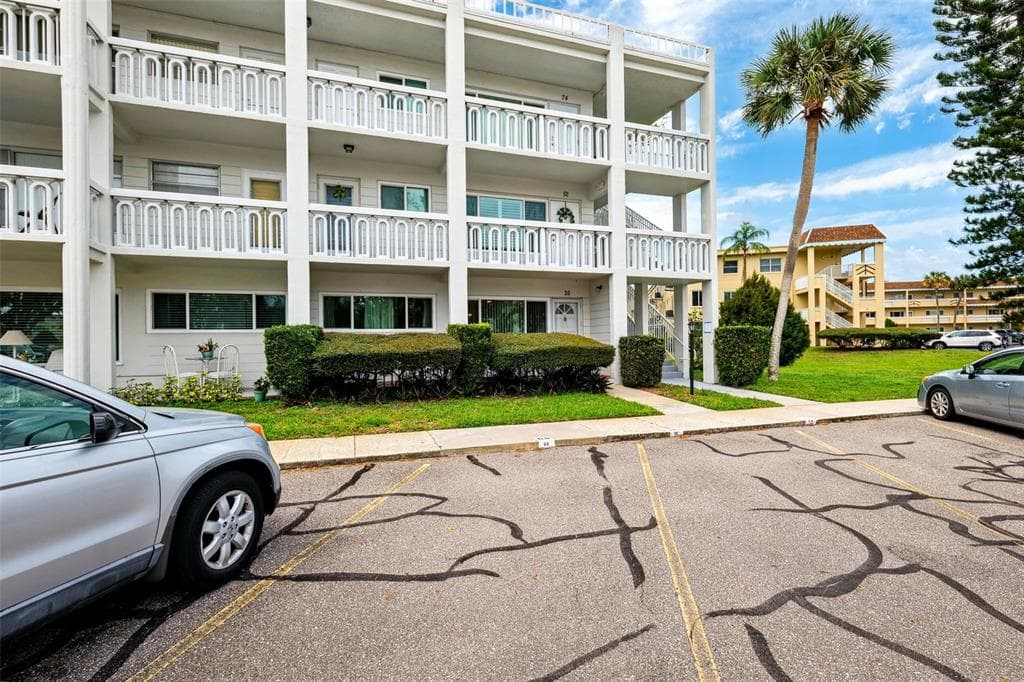 2020 WORLD PARKWAY BOULEVARD UNIT 26 CLEARWATER, FL 33763